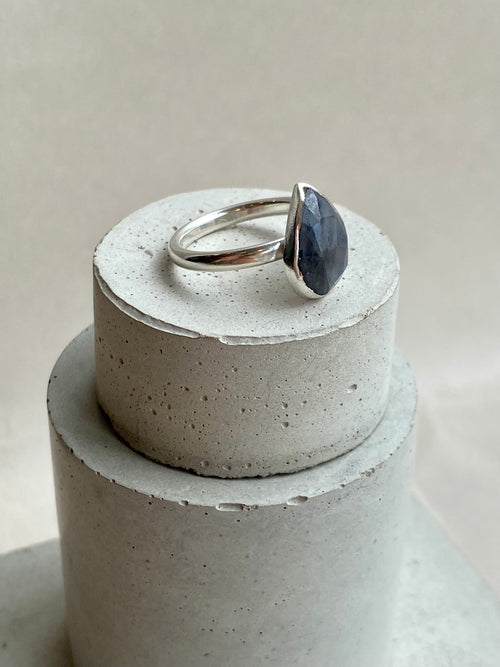 Dotty Teardrop Grey Sapphire Silver Ring